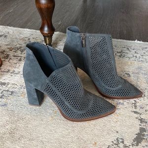 Never worn Vince Camuto